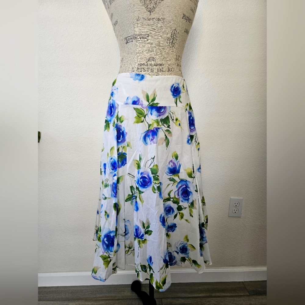 Jones New York Signature Petite Rose Print Blue and White Cotton Skirt sz 6P